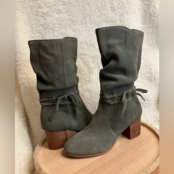 EUC Violet & Red Green Suede Leather Bow Janine Boots Size 6 - Picture 1 of 9